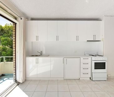 Top Floor One Bedroom With Lock Up Garage - Photo 3