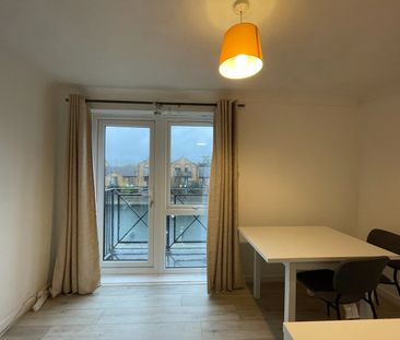 1 Bed Flat, Falcon Way, E14 - Photo 1