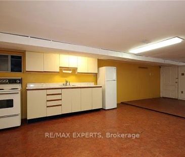 Detached Home For Lease | W9045475 - Photo 6