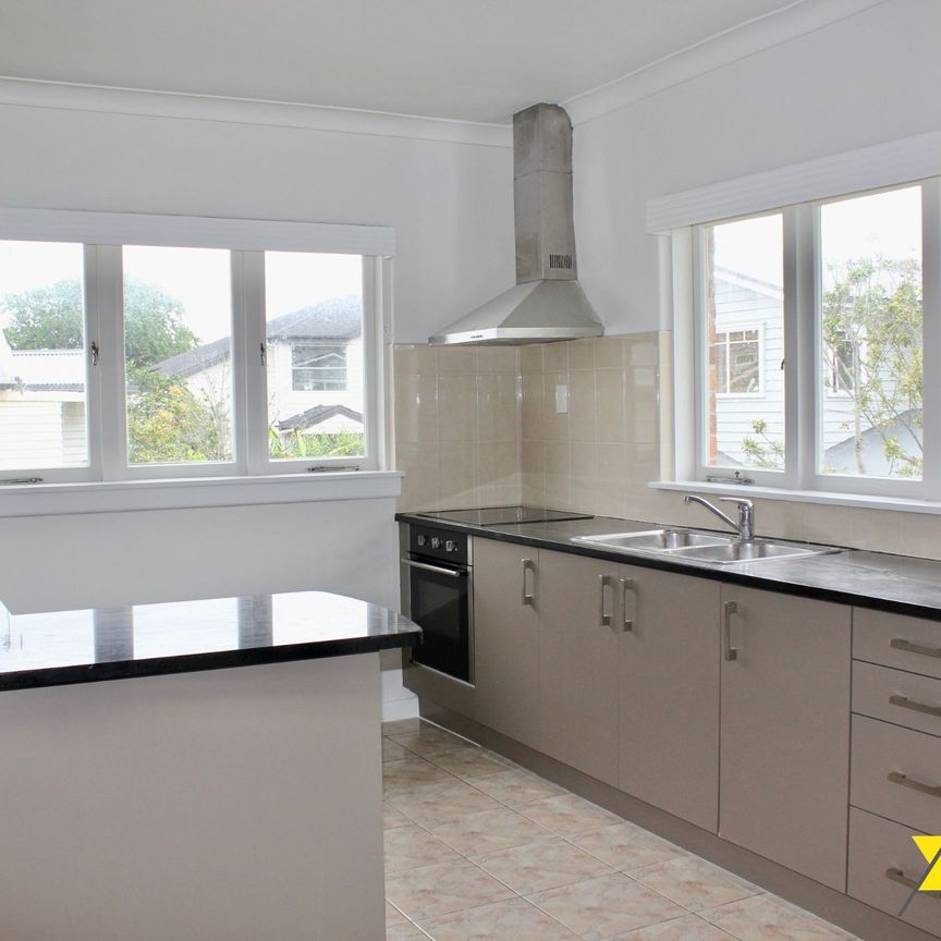 Discover your new home in the heart of Mount Roskill, Auckland! - Photo 1