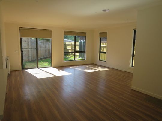 35 Swanson Crescent, Chadstone VIC 3148 - Townhouse For Rent | Domain - Photo 1