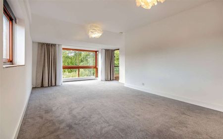 A top-floor apartment set within a secure gated community on the River Cam - Photo 5