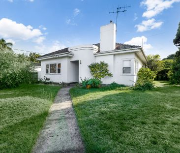 UPDATED CLASSIC BEAUTY IN PRIME LOCATION - Photo 1