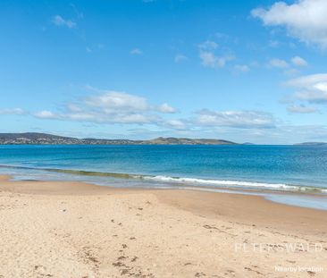 Beautifully maintained apartment with stunning water and mountain v... - Photo 4