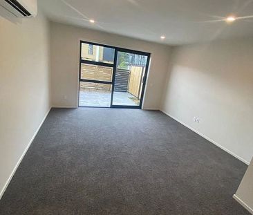 Chic 2BR Townhouse in Wainuiomata! - Photo 5