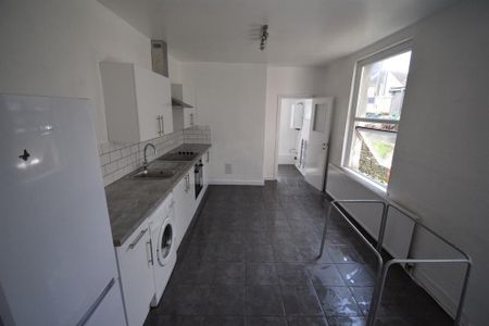1 bedroom ground floor flat to rent - Photo 2
