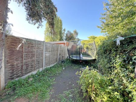 3 bedroom terraced house to rent - Photo 3
