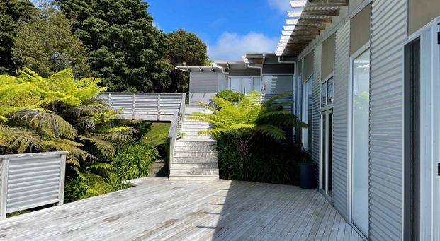 A Slice of Coastal Paradise - Beautiful 3-Bedroom Home - Photo 1