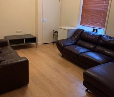 5 bedroom semi-detached house to rent - Photo 2