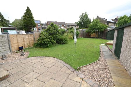 2 bed semi-detached bungalow to rent in Birks Avenue, Sheffield, S36 - Photo 2