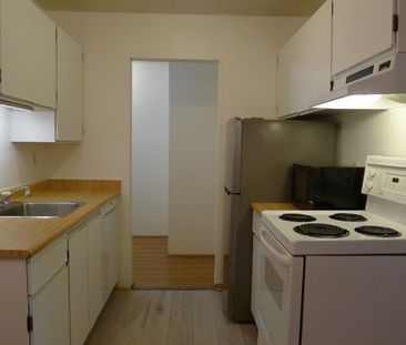 #110 – 240 Mahon Avenue, North Vancouver, Bc V7m 3h4 - Photo 5