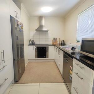 Beautiful 2 Bedroom Home in the Heart of Manukau - Photo 2