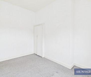 1 bedroom Flat To Let - Photo 2