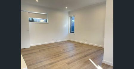 Spacious And Modern 4 Bedroom Home Available For Lease Now! - Photo 2