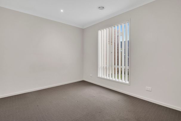 2/15 Kennedy Street, Reservoir VIC 3073 - Photo 1