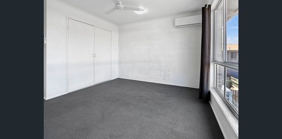 LOW LEVEL FULLY AIRCONDITIONED UNIT - Photo 2