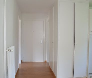 "helle moderne 4.5-Zimmer-Wohnung mit sonnigem Balkon an ruhiger Lage" - Photo 1