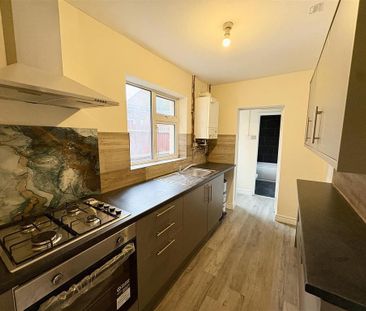 3 bedroom terraced house to rent - Photo 5