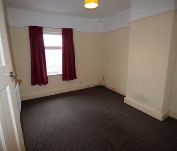 To Let 1 Bed Flat - Photo 5