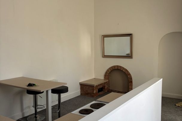 High Street - Photo 1