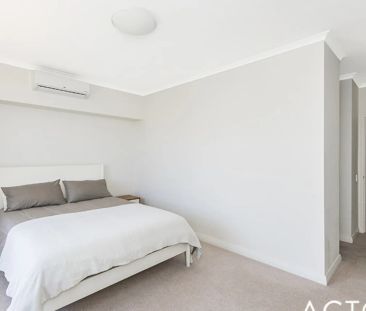MODERN & STYLISH TOWNHOUSE! - Photo 1