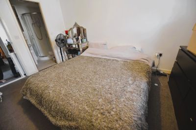 2 bedroom Flat in Flat 3, Leeds - Photo 5