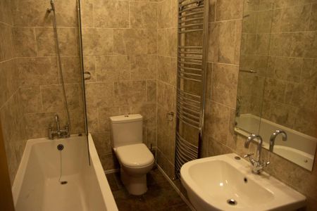 2 bedroom flat to rent - Photo 5