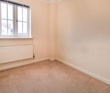 4 bedroom semi-detached house to rent - Photo 3