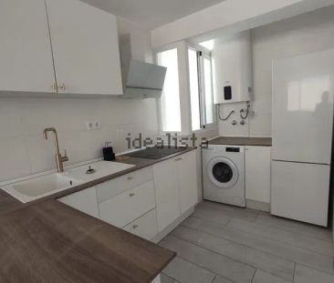 Alquiler de piso en Calle Martínez de la Rosa - Photo 1