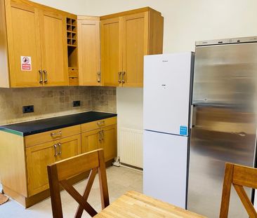 Room in a Shared Flat, Rutland Park Mansions, NW2 - Photo 4