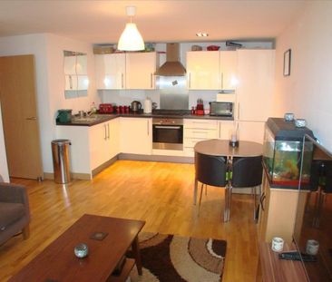 2 bedroom Flat To Let - Photo 3