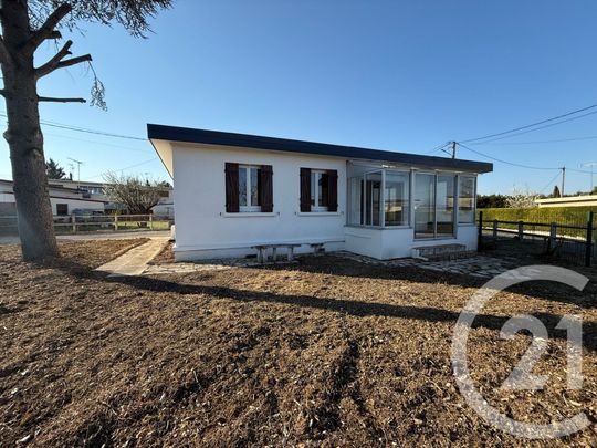 Location Maison 4 pièces 61m² ST PIERRE LES NEMOURS 77140 - Photo 1