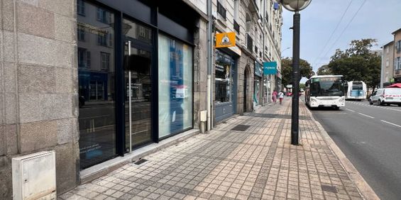 LOCAL REFAIT EN HYPER CENTRE VILLE - Photo 3