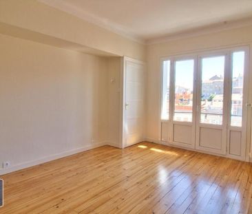 Location Appartement 4 pièces 110m² ST ETIENNE 42000 - Photo 2