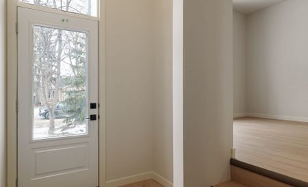 Luxury Brand New 3 Bedroom Townhouse in River Heights - Photo 2