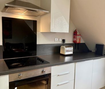 5 bed Apartment for Rent - Photo 6