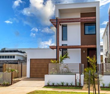 Spacious 4-Bedroom Home in a Prime Coastal Location - Photo 6