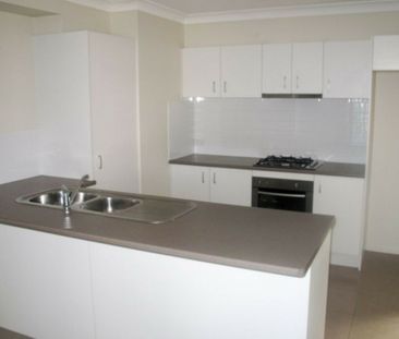 Family sized four bedroom home containing ducted air conditioning t... - Photo 4