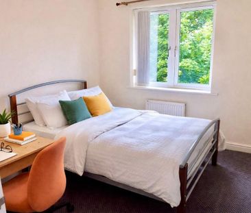 4 bedroom semi-detached house to rent - Photo 4