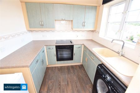 Helmsley Court, Middleton, Leeds, West Yorkshire, LS10 - Photo 3