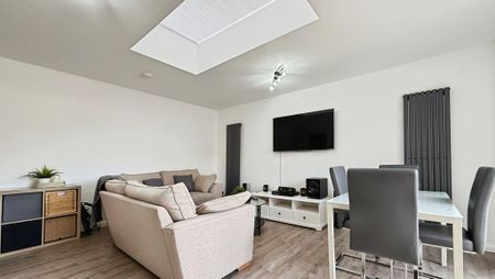1 bedroom in a house share to rent - Photo 3