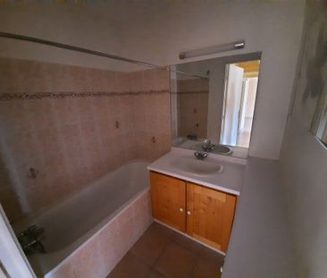 Location Appartement 2 pièces 48m² MARSEILLE 8ème - Photo 4