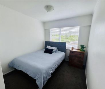 Renovated 2 Bedroom Flat - Photo 6