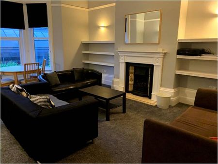 3 bedroom flat to rent - Photo 2