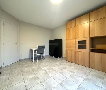 Te huur: 2 slpk appartement met staanplaats in centrum Aalst - Photo 2