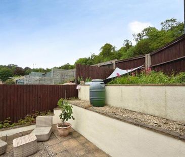 A spacious three bedroom end of terrace home with two double bedroo... - Photo 4