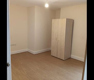 1 Bed Flat, High Road, IG1 - Photo 3