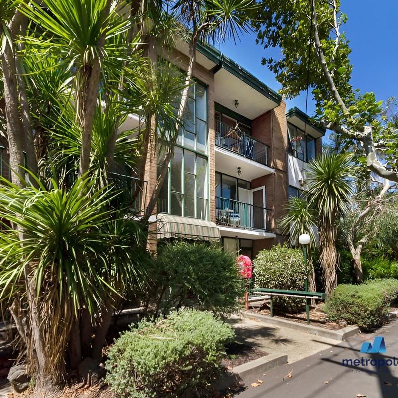 2/113 Addison Street, ELWOOD, VIC - Photo 1