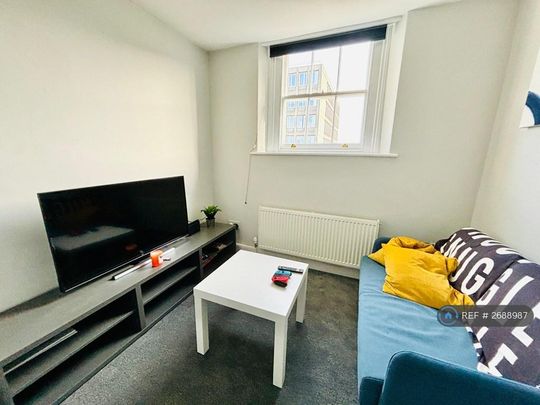 2 bedroom flat to rent - Photo 1