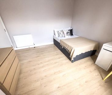 6 bedroom terraced house to rent - Photo 1